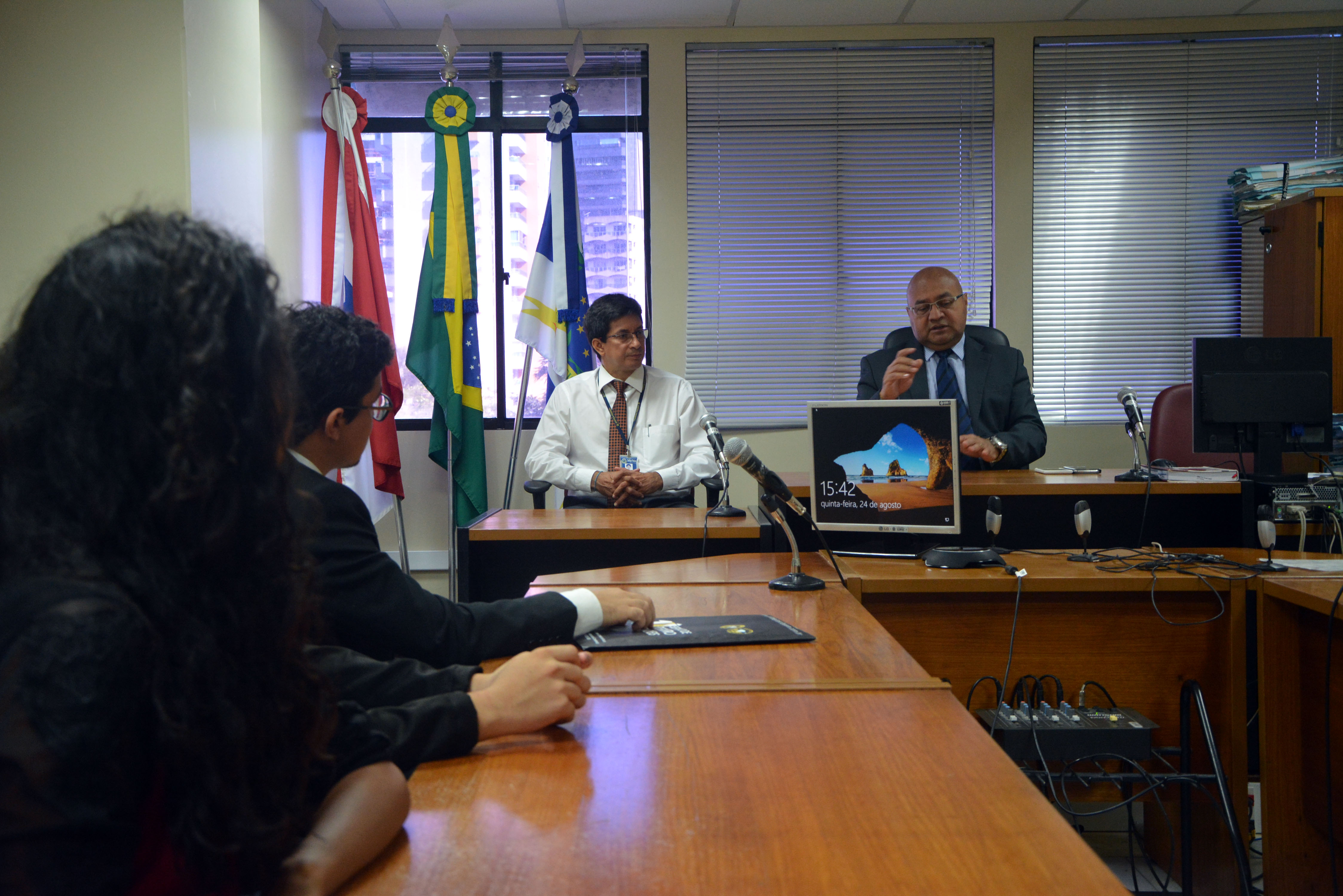 O diretor da Secretaria da 4ª Vara, Gilson Pereira Costa, e  juiz federal Antônio Carlos Campelo