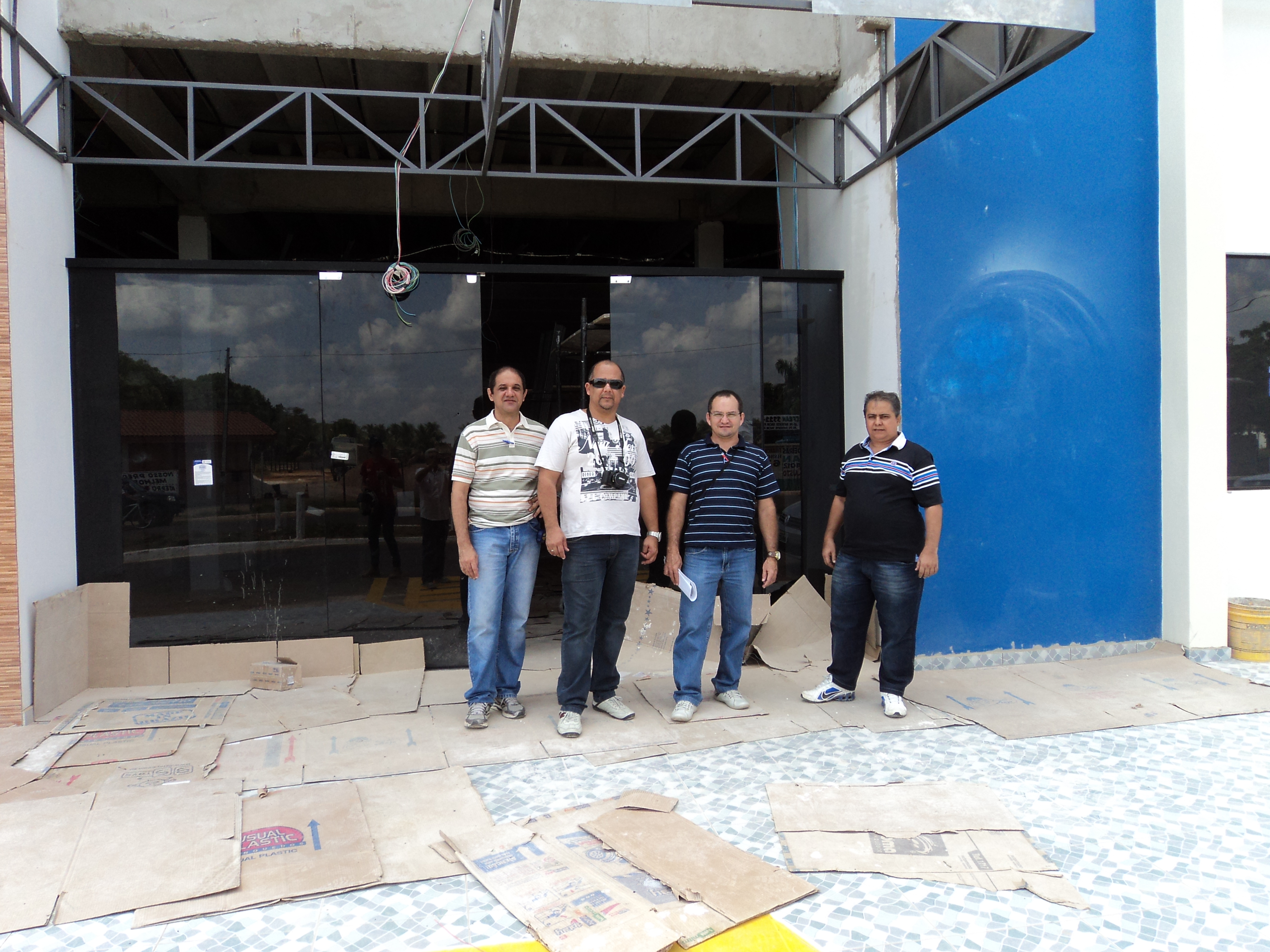 Equipe da Justiça Federal inspecionando as obras em Vilhena