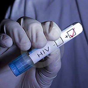 DECISÃO: Majorada indenização por danos morais a paciente que foi diagnosticado equivocadamente por duas vezes como portador de HIV