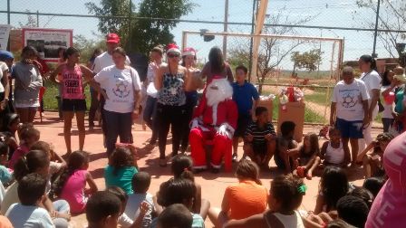 Árvore da Solidariedade alegra o Natal de 120 crianças