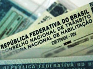 DECISÃO: É crime brasileiro apresentar documento falso do exterior