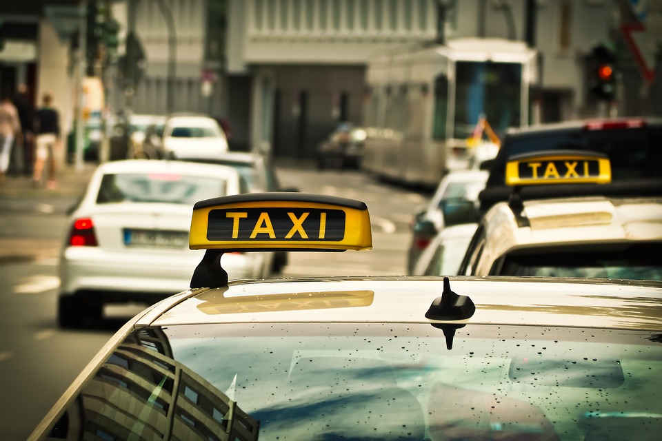 DECISÃO: Taxista tem direito à isenção de IPI mesmo que o requerimento do benefício ocorra depois da transferência do veículo