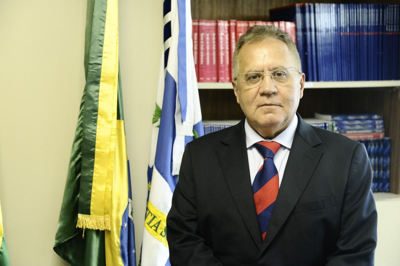 INSTITUCIONAL: Homenagem ao desembargador federal João Batista Moreira