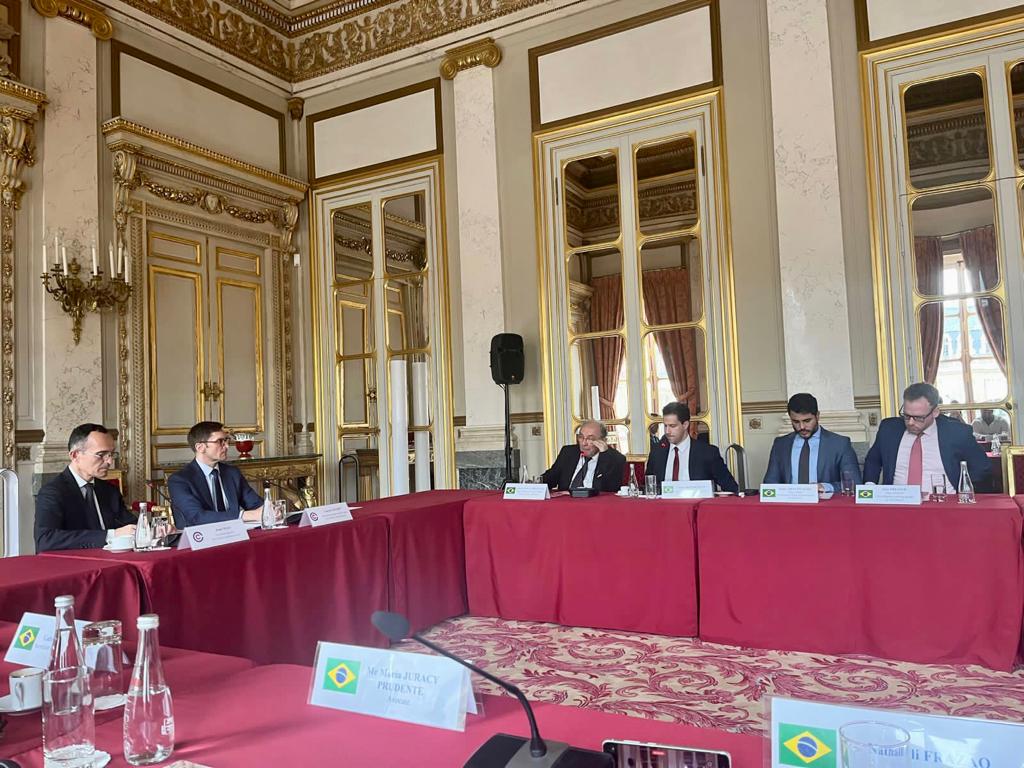 INSTITUCIONAL: Esmaf/TRF1 se reúne com altos representantes do Conselho Constitucional Francês