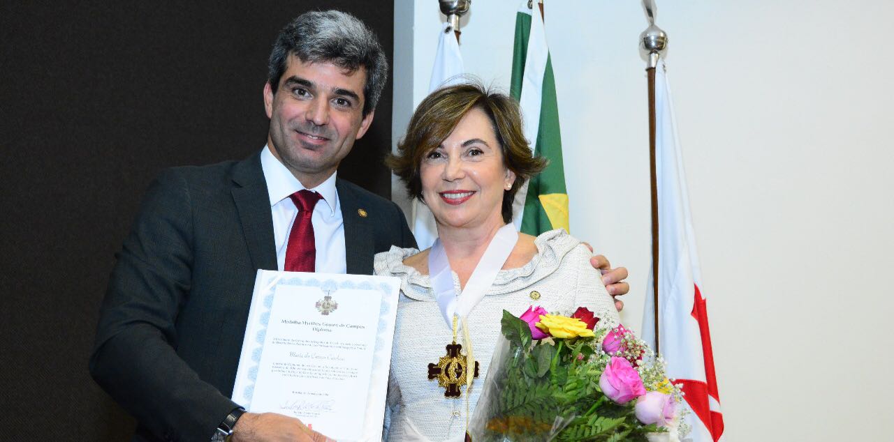 INSTITUCIONAL: OAB-DF homenageia desembargadora Maria do Carmo Cardoso por sua atuação em defesa dos direitos das mulheres