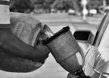 DECISÃO: Ao crime de contrabando de gasolina não se aplica o princípio da insignificância