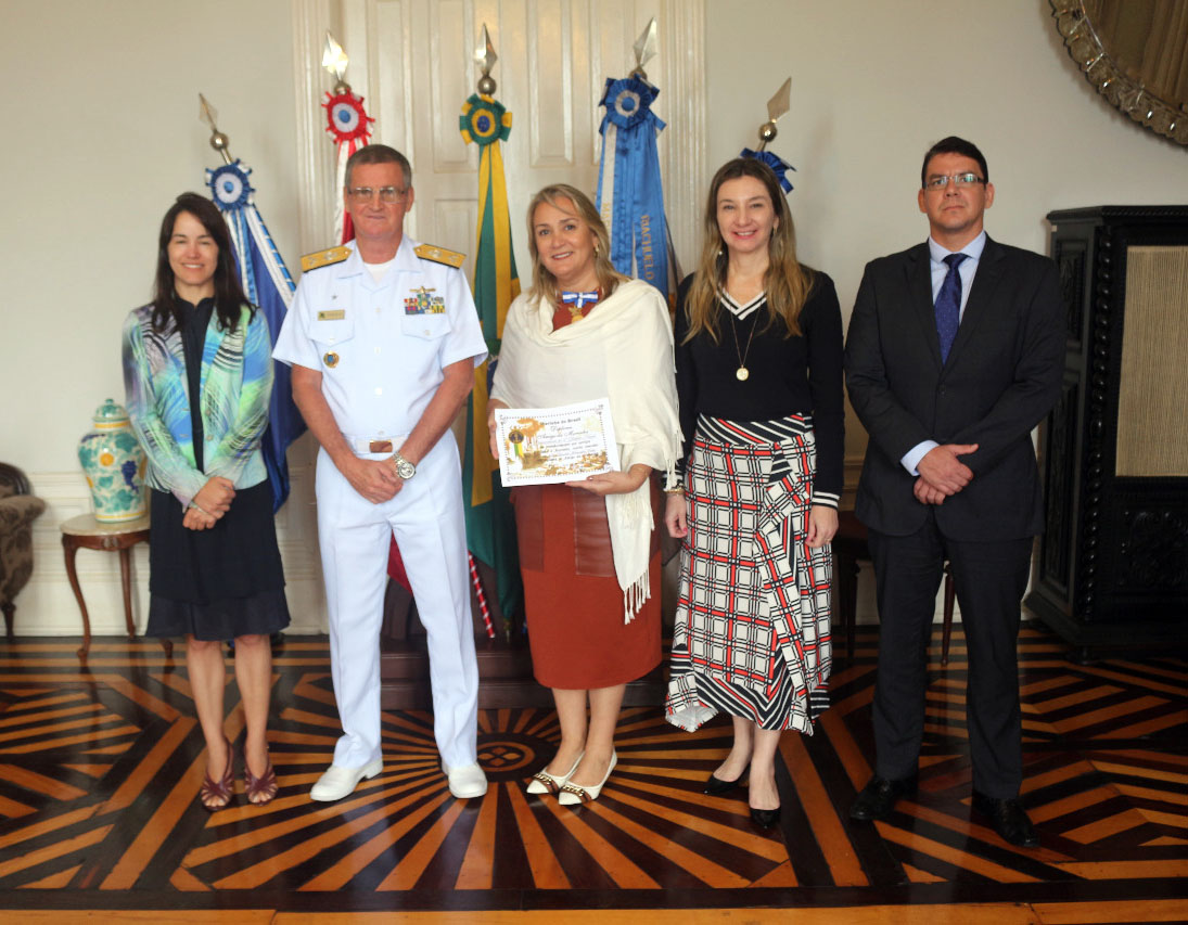 INSTITUCIONAL: Desembargadora federal Daniele Maranhão recebe homenagem e destaca apoio da Marinha à Justiça Federal