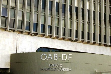 DECISÃO: TRF1 decide que OAB não pode se recusar a emitir a segunda via da carteira profissional de um advogado inadimplente com as anuidades