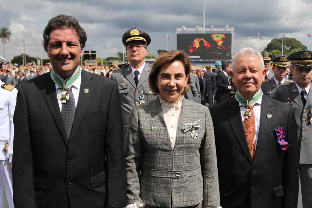 INSTITUCIONAL: Desembargadores do TRF1 são homenageados pelo Exército Brasileiro