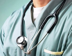 Enfermeiro deve estar presente durante todo o horário de funcionamento de instituições de saúde