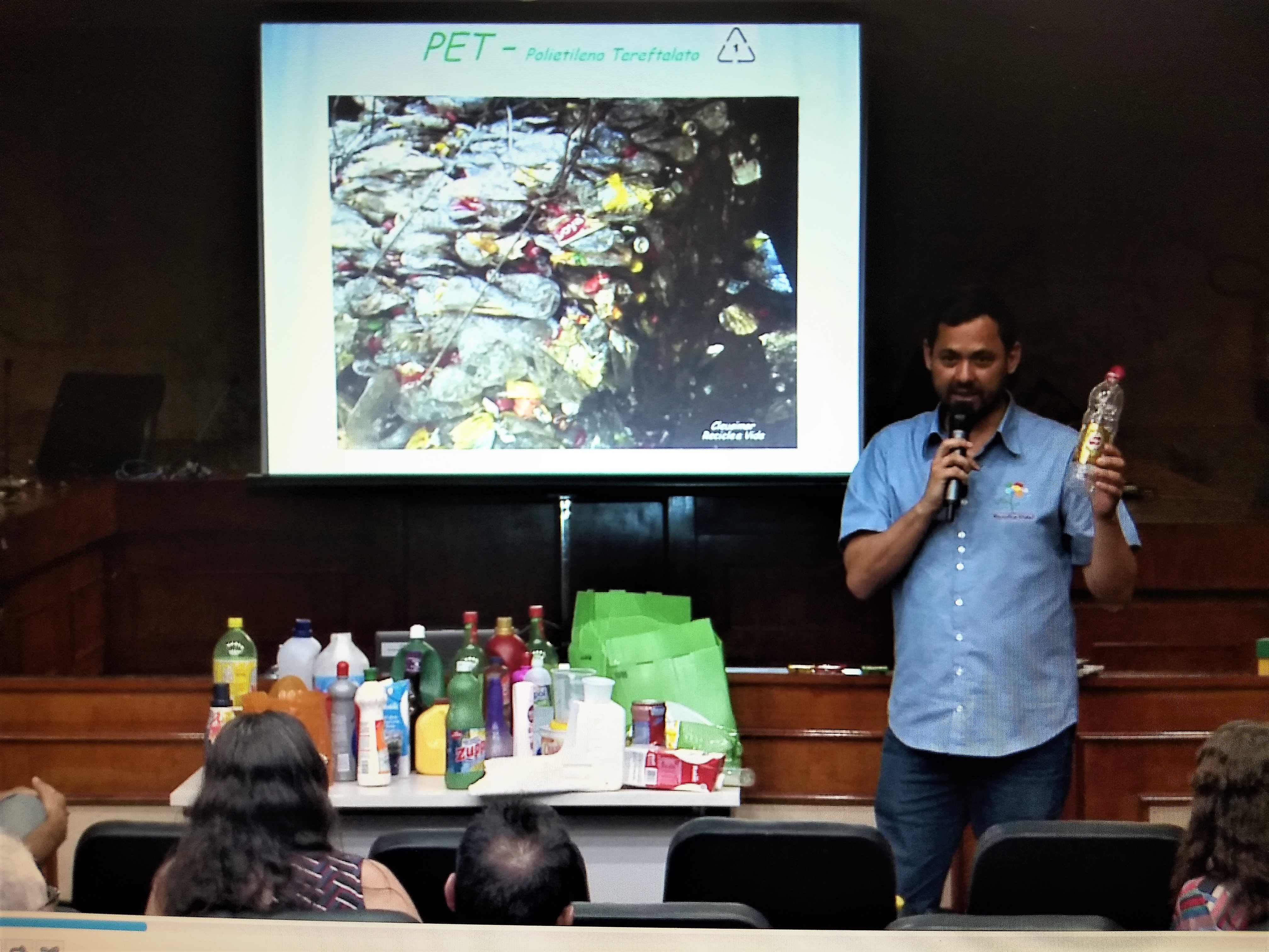 INSTITUCIONAL: Dia do Consumo Consciente: Tribunal celebra a data com palestra sobre a importância do descarte correto de lixo