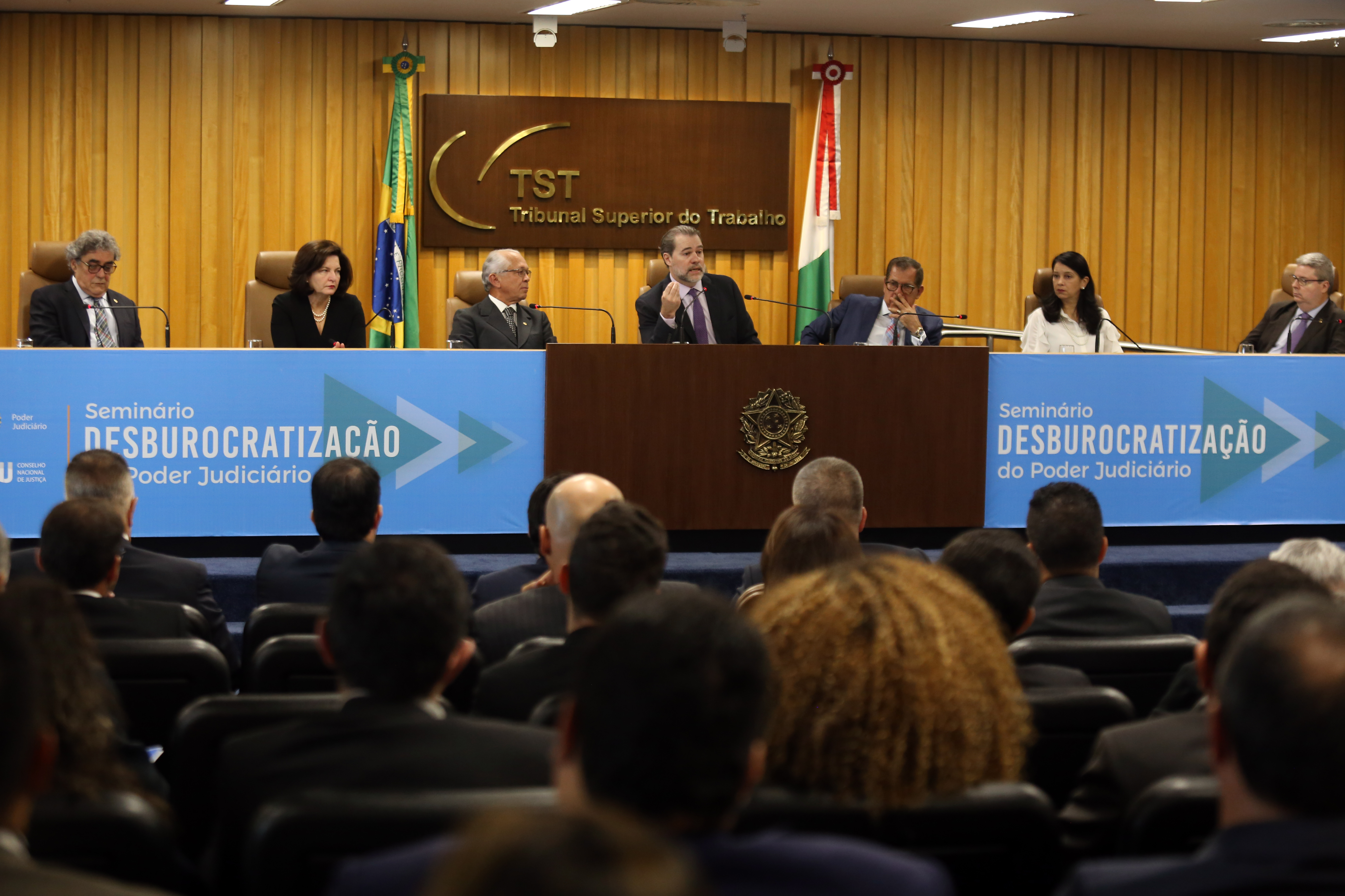INSTITUCIONAL: Seminário debate desburocratização do Judiciário