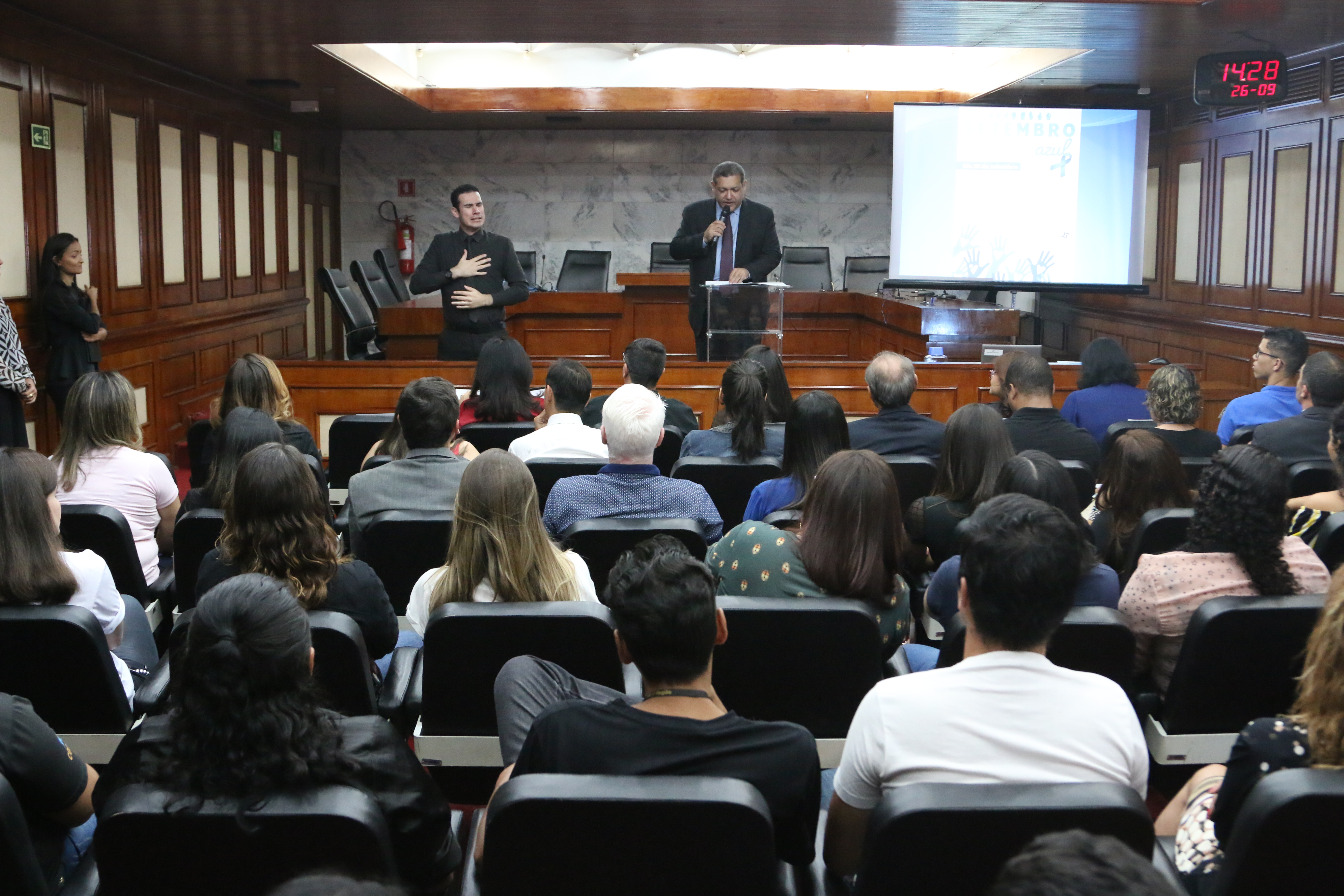 INSTITUCIONAL: Setembro Azul: palestras no TRF1 alertam para inclusão social dos surdos e valorização da Linguagem Brasileira de Sinais