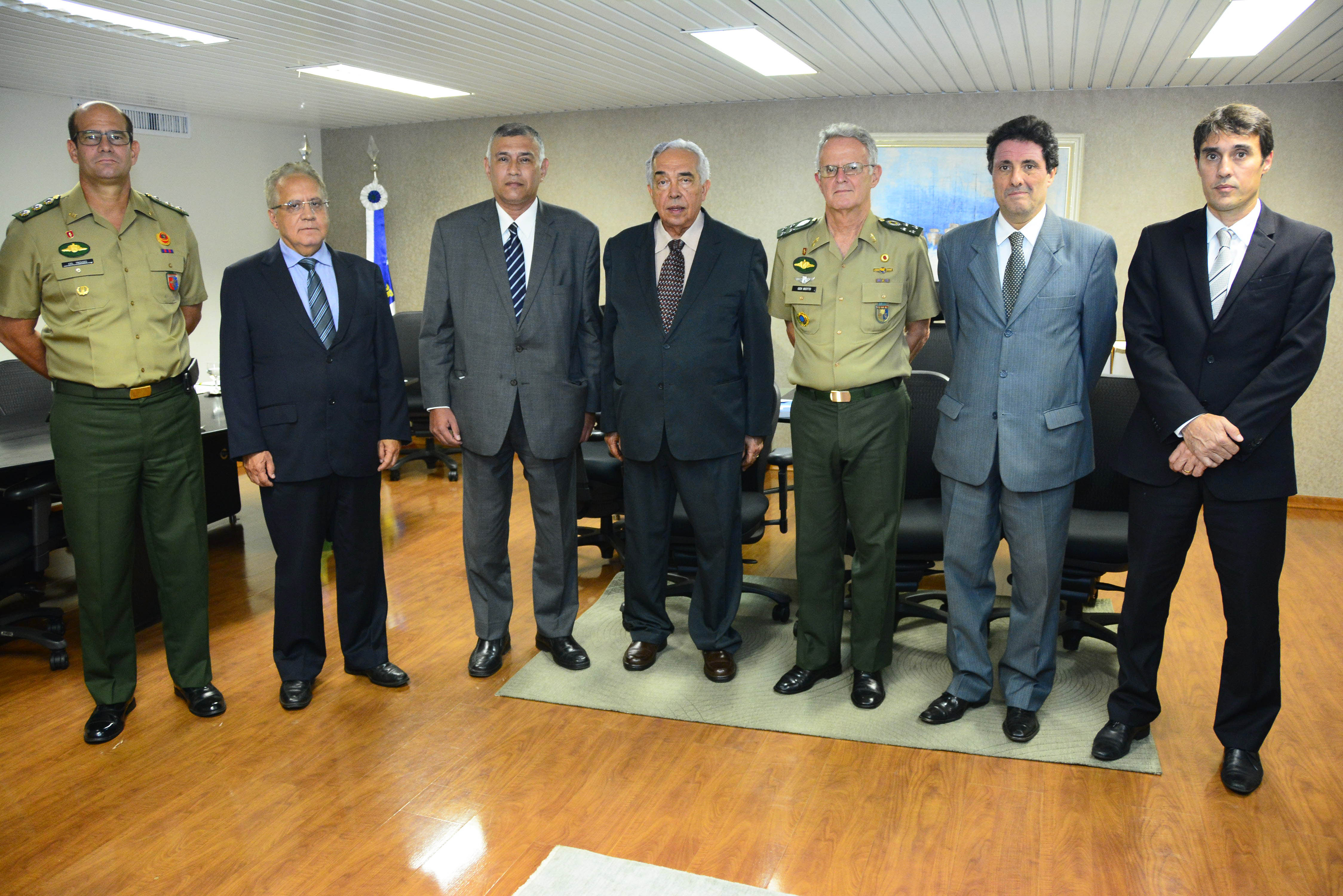 INSTITUCIONAL:TRF 1ª Região presta homenagem ao Exército Brasileiro