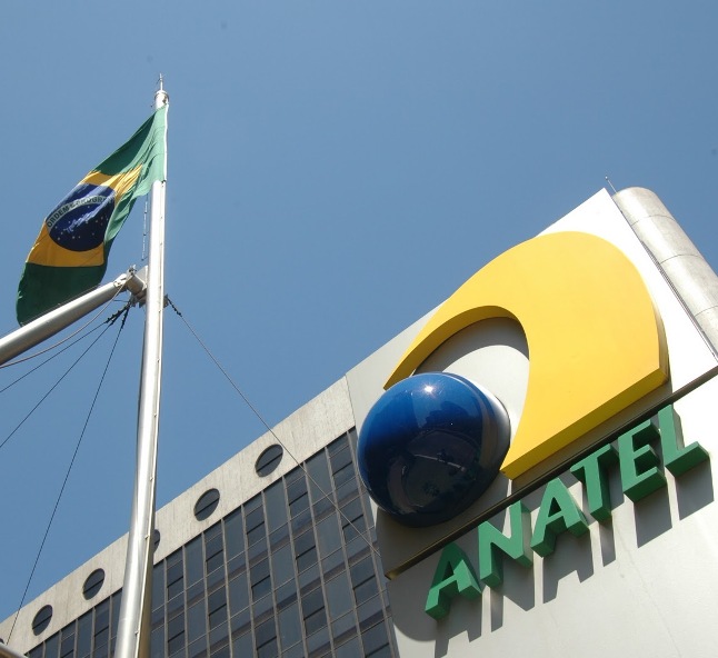 DECISÃO: Transferência de local de antena de emissora autorizada pela Anatel não caracteriza crime