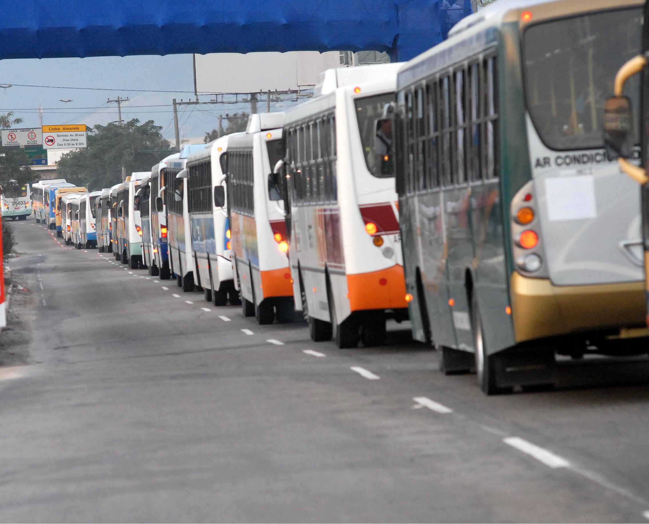 DECISÃO: Mantida multa à proprietária de ônibus em comboio impedindo fiscalização aduaneira