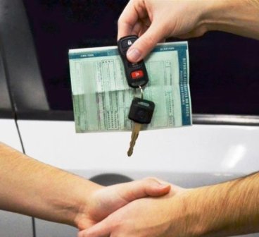DECISÃO: Proprietário de automóvel que não registra a venda responde solidariamente com o comprador pelas infrações cometidas