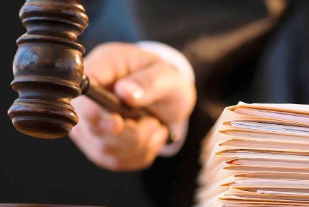 DECISÃO: Mantida a pena de mulher acusada de apresentar documentos falsos para obter financiamento